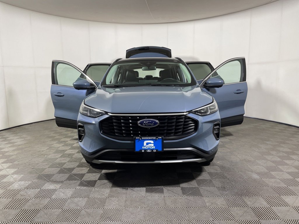 Used 2024 Ford Escape SE w/ PHEV Premium Package image 9