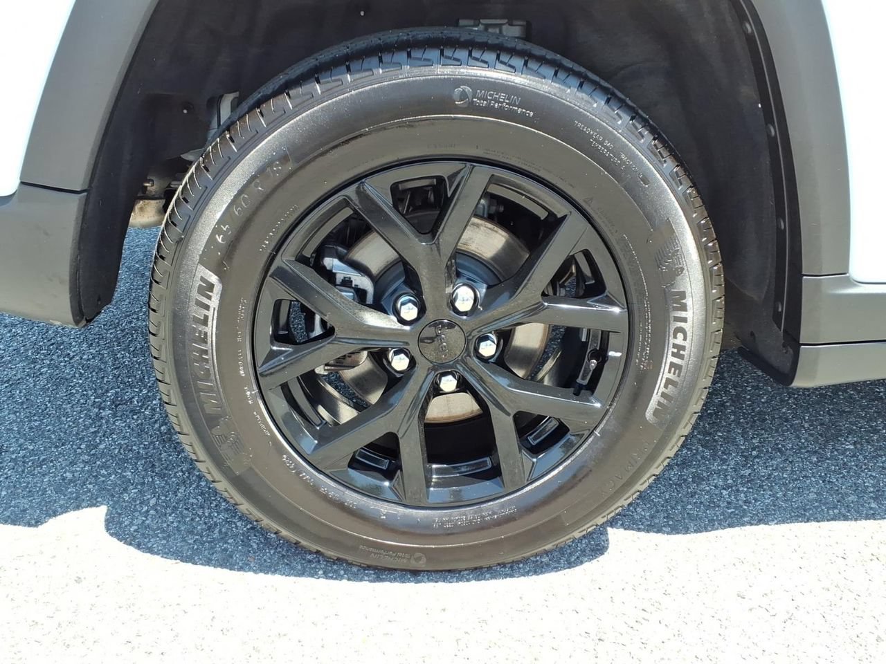 Used 2025 Jeep Grand Cherokee Altitude AWD/4WD image 30