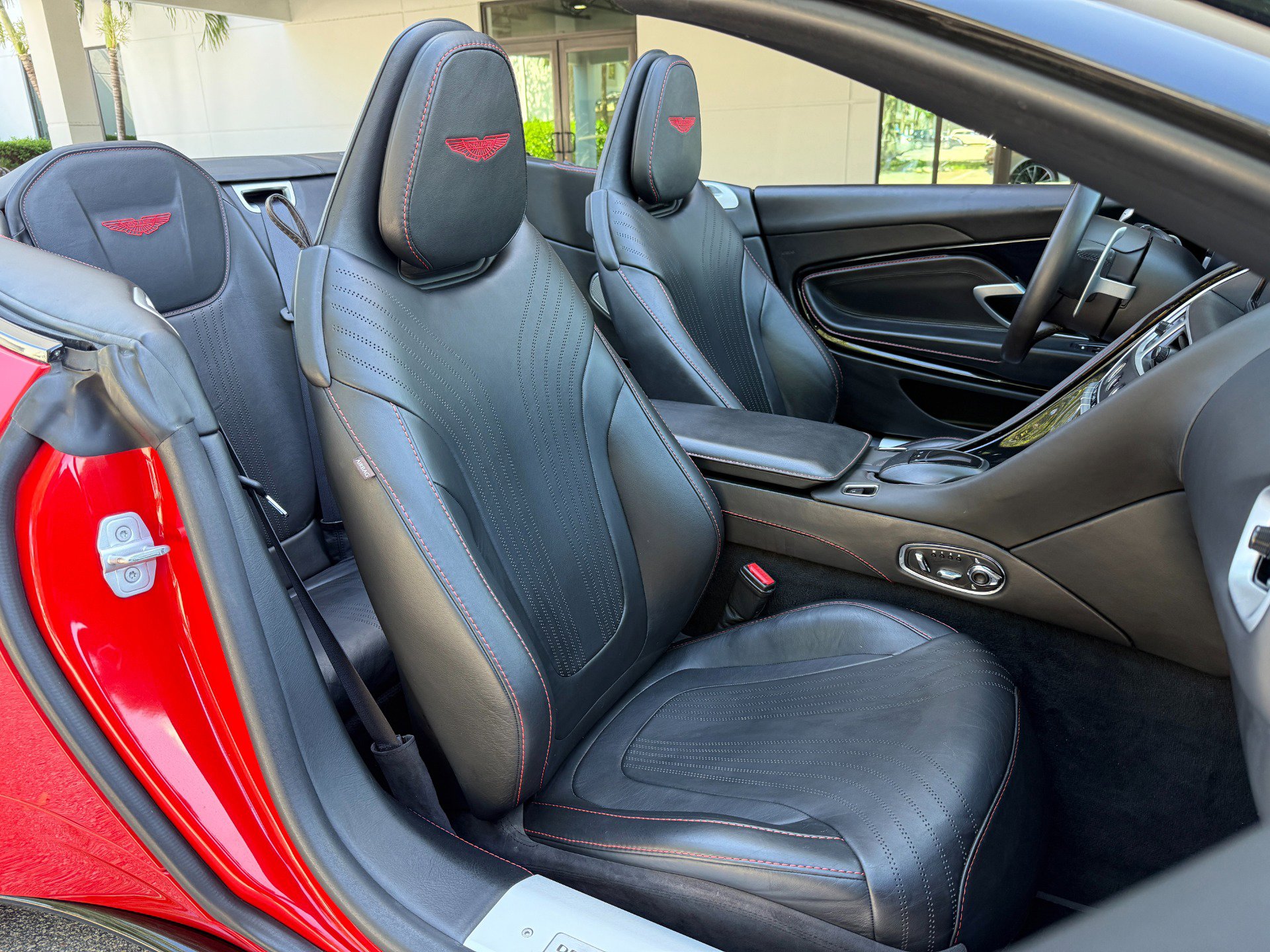 Used 2020 Aston Martin DB11 Volante RWD image 36