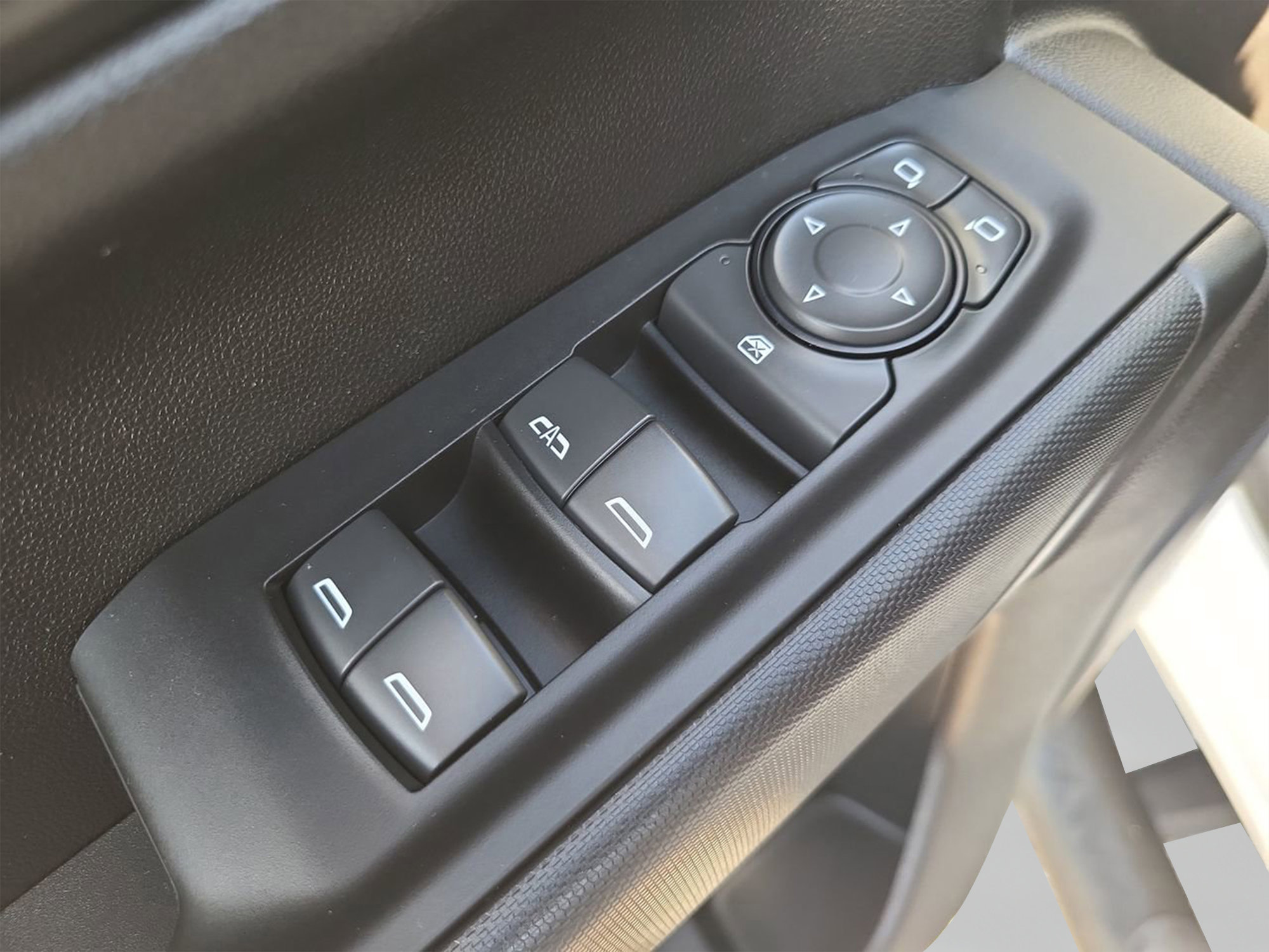 Used 2025 Chevrolet Silverado 1500 Custom image 25