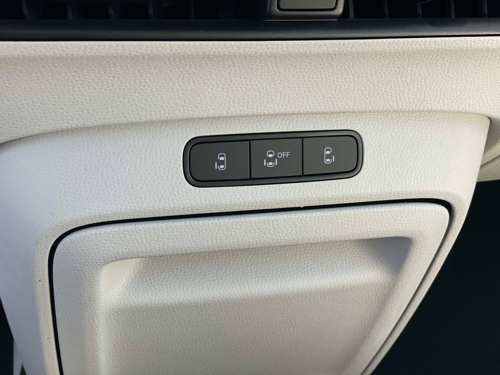 Certified 2025 Volkswagen ID. Buzz 1st Edition RWD image 17