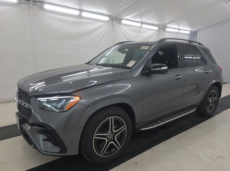 Used 2025 Mercedes-Benz GLE 450e 4MATIC w/ AMG Line Exterior image 2