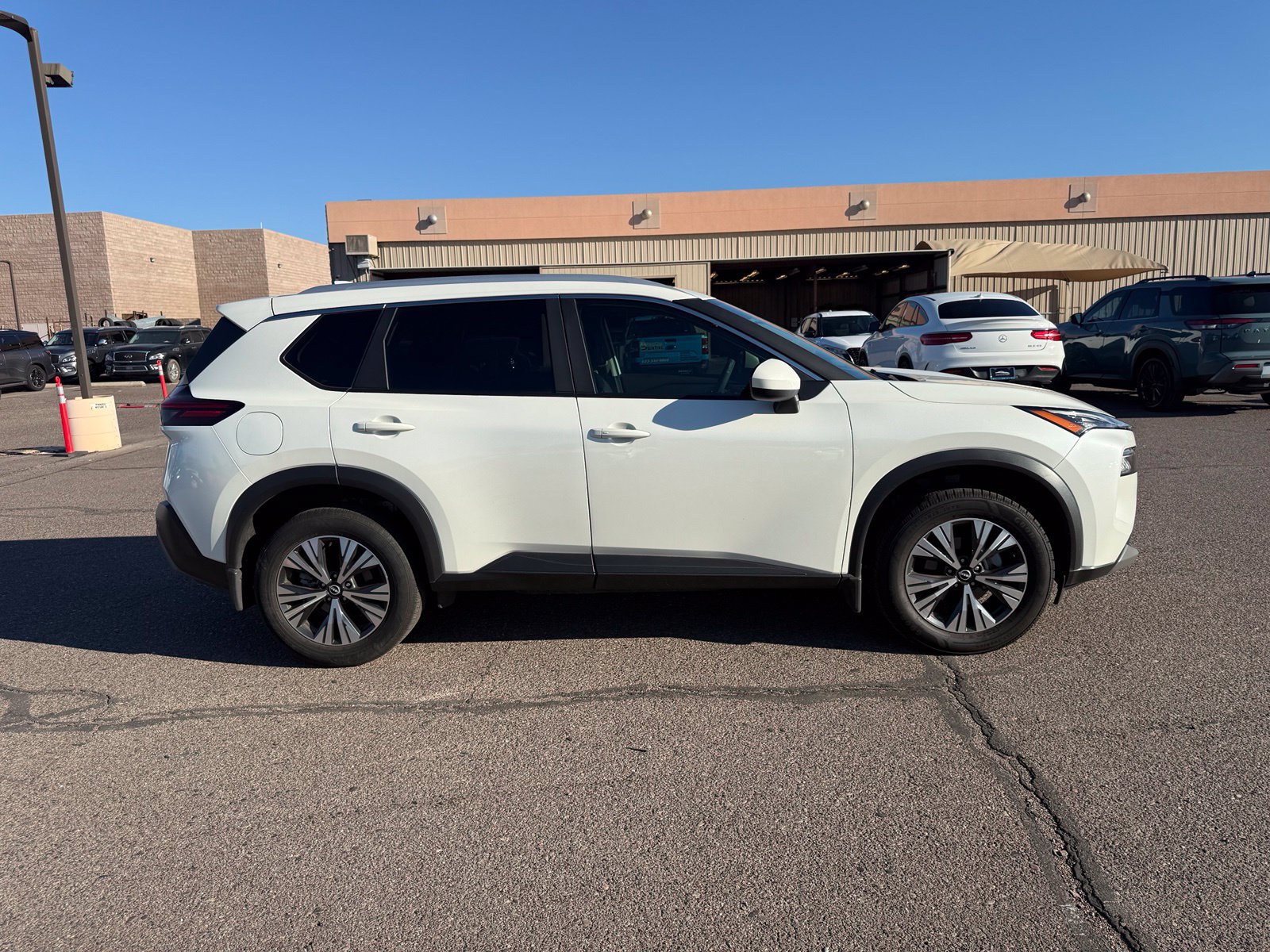 Used 2023 Nissan Rogue SV w/ SV Premium B Package FWD image 4