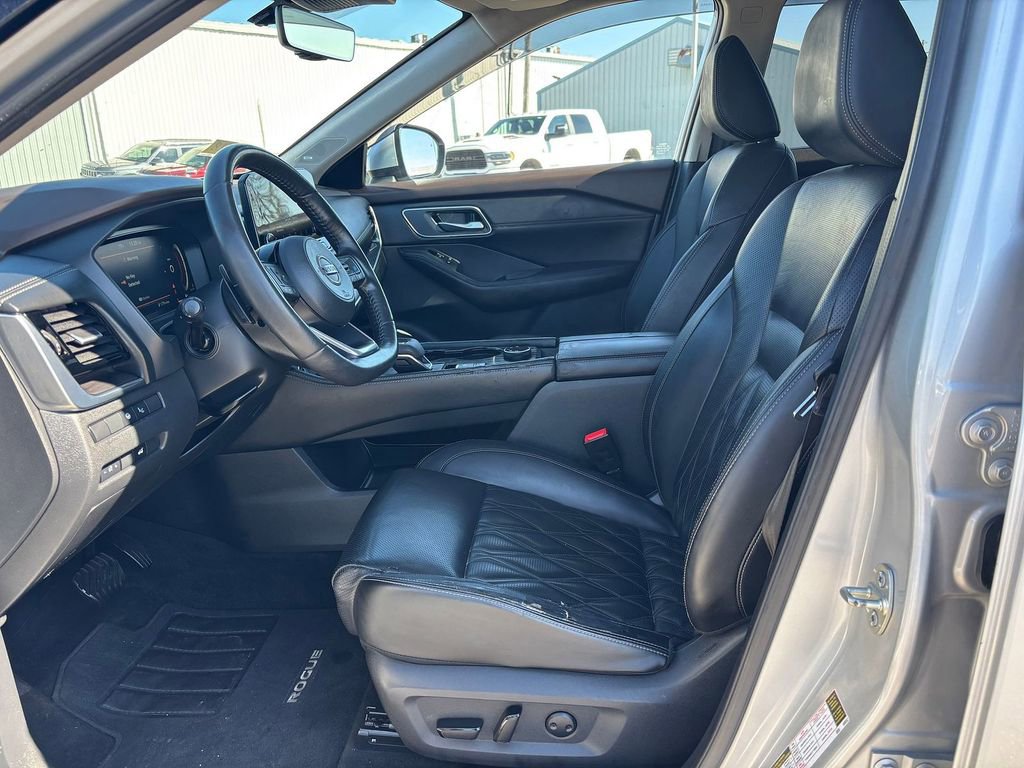 Used 2021 Nissan Rogue Platinum image 7