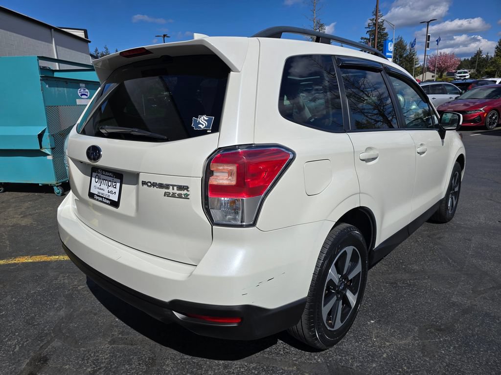 Used 2017 Subaru Forester 2.5i Premium AWD/4WD image 4