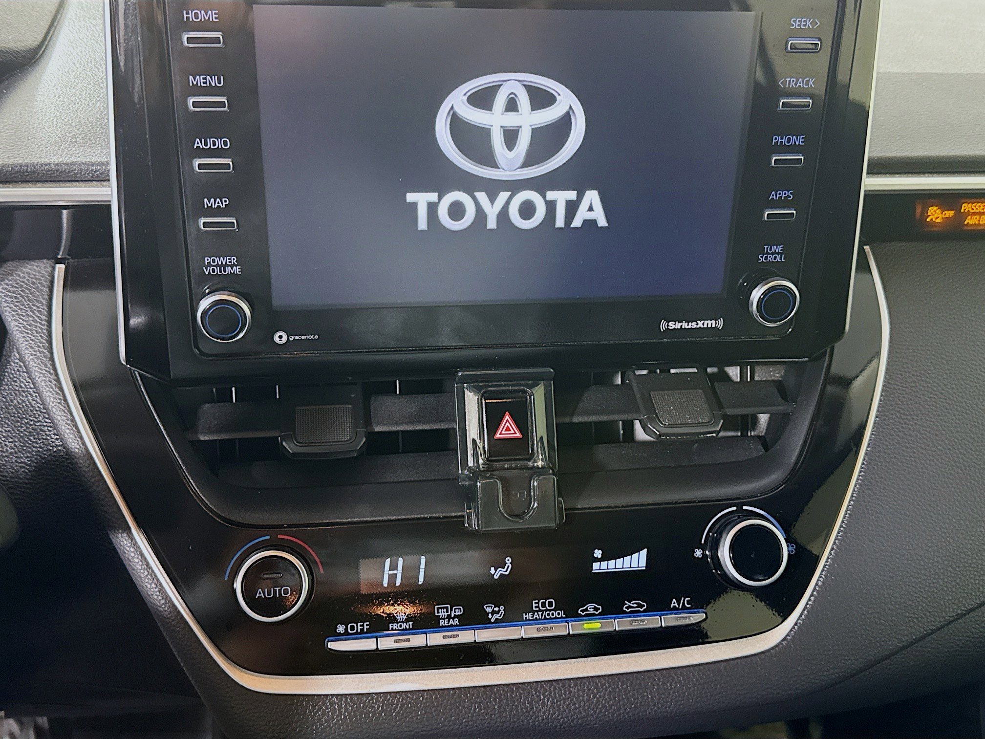Used 2021 Toyota Corolla LE image 18