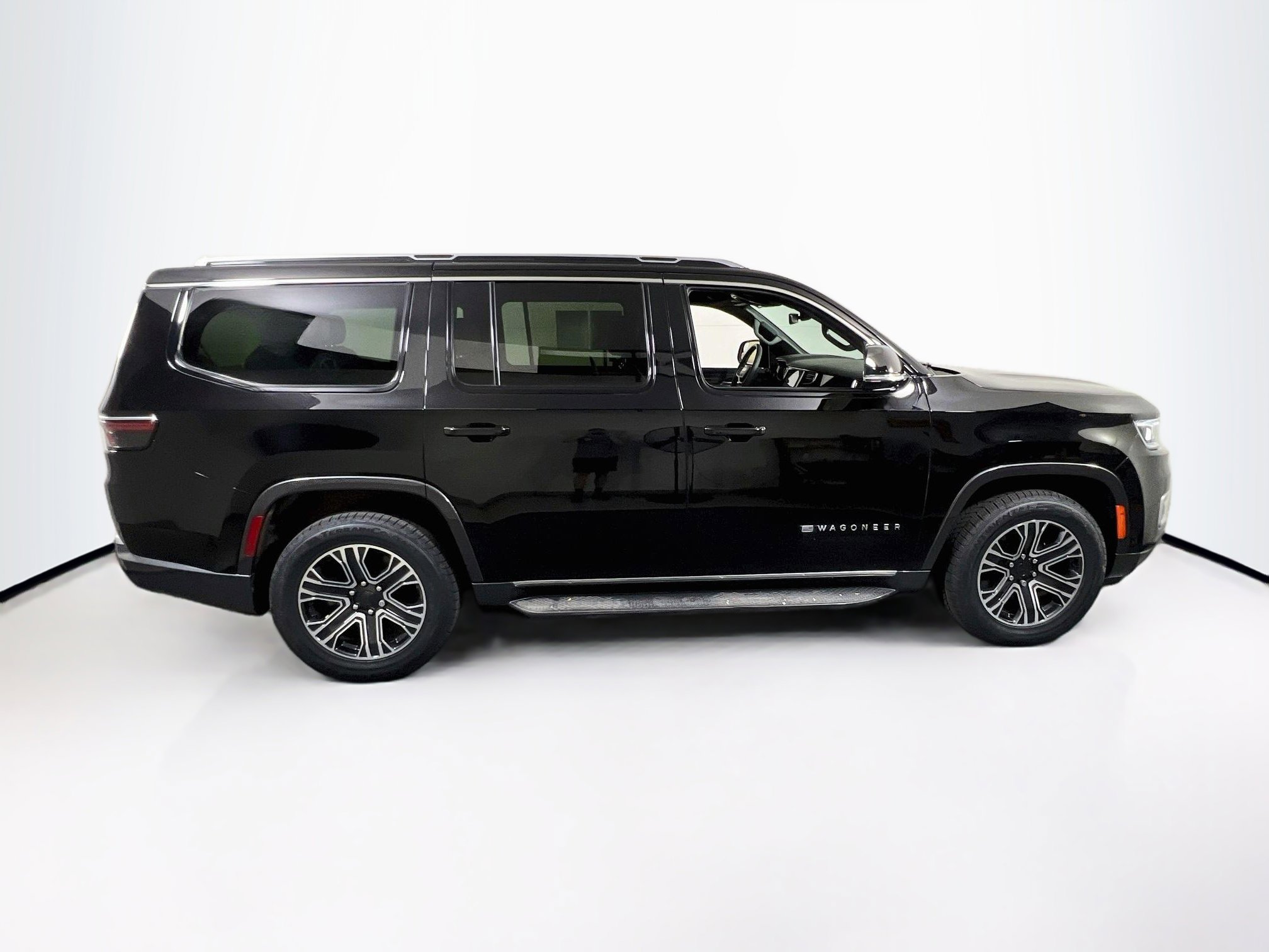 Used 2022 Jeep Wagoneer Series III w/ Rear Seat Video Group 1 AWD/4WD image 4
