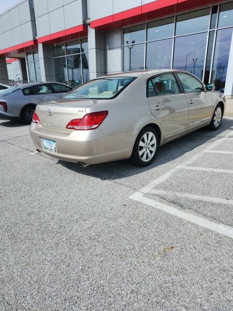 Used 2007 Toyota Avalon XLS FWD image 4
