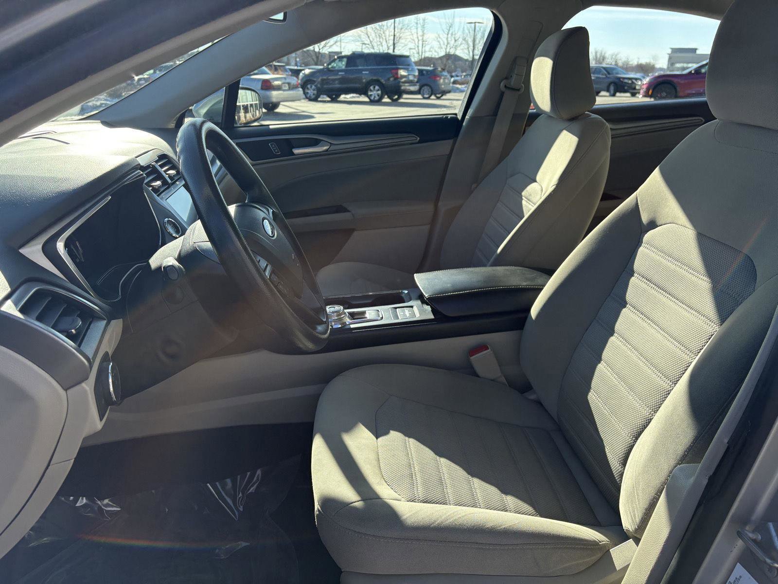 Used 2020 Ford Fusion SE image 16