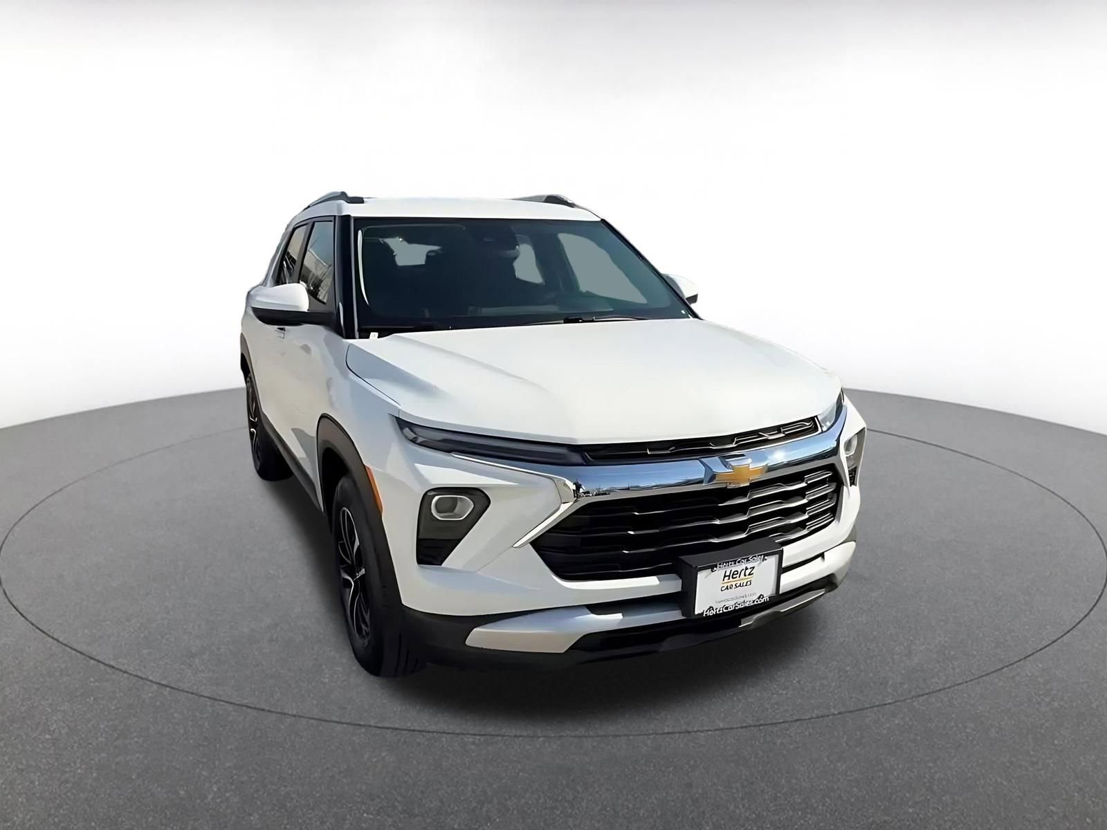 Used 2025 Chevrolet TrailBlazer LT image 2