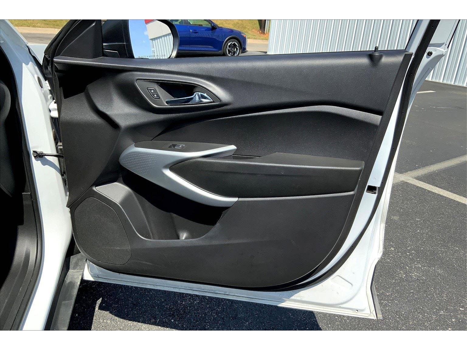 Used 2025 Chevrolet Trax LS image 21