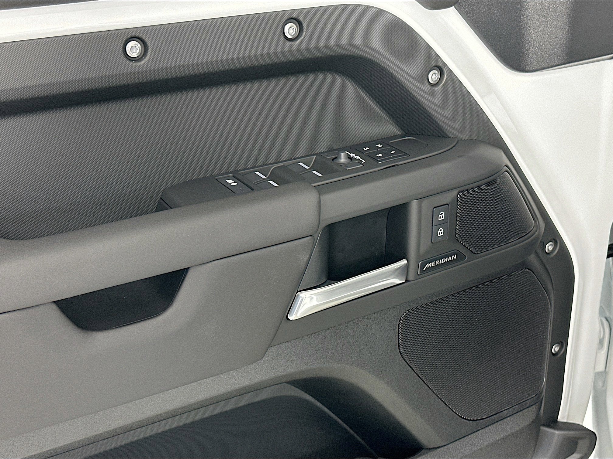 Used 2025 Land Rover Defender 110 S image 15