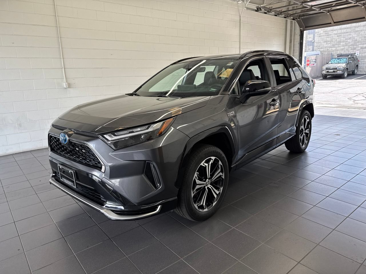 Used 2024 Toyota RAV4 XSE AWD/4WD image 4