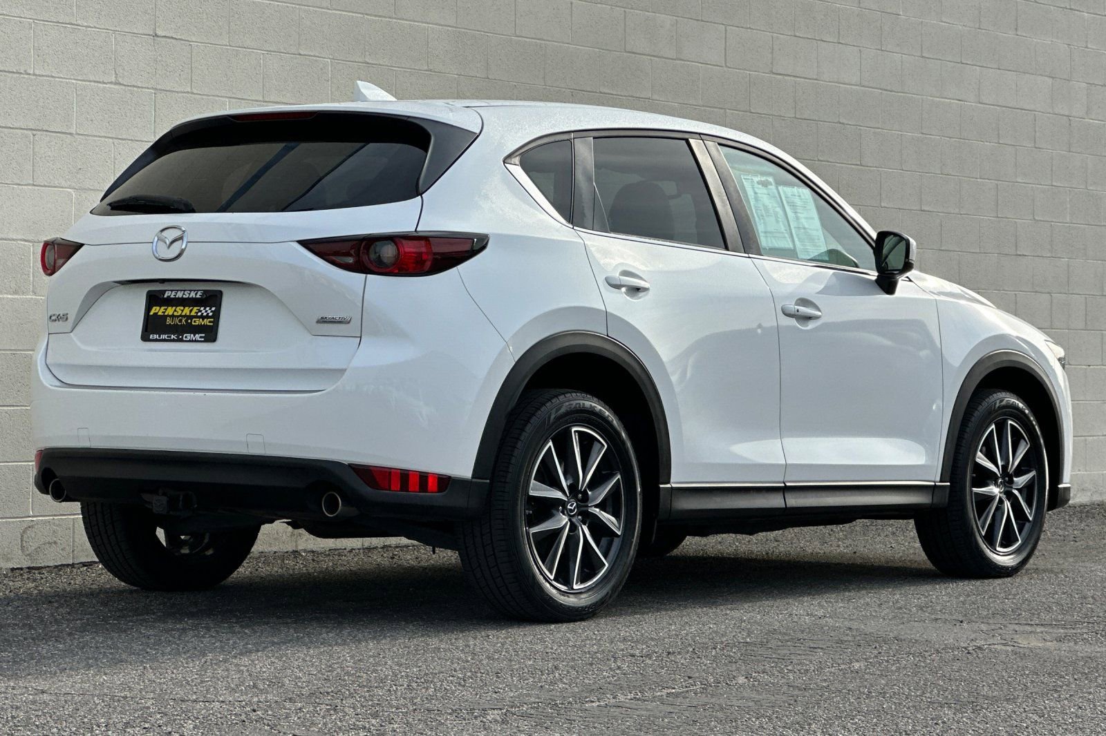 Used 2018 MAZDA CX-5 Touring w/ Preferred Equipment Package FWD image 4
