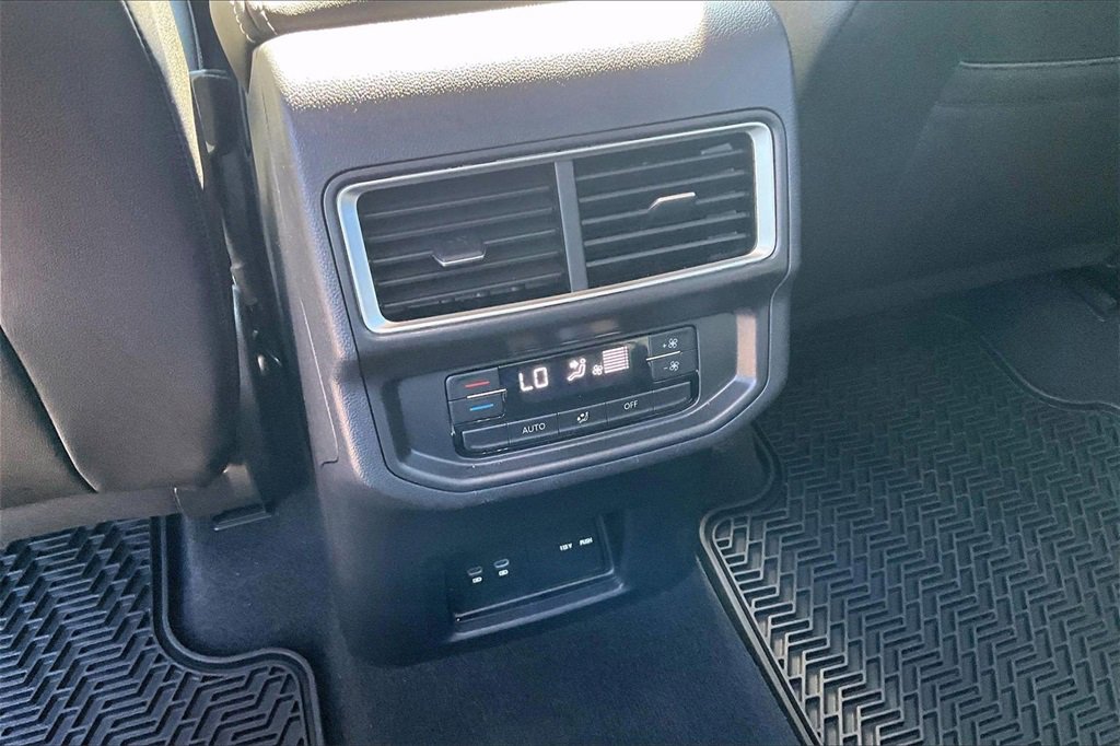 Certified 2025 Volkswagen Atlas SE w/ Black Wheel Package image 18