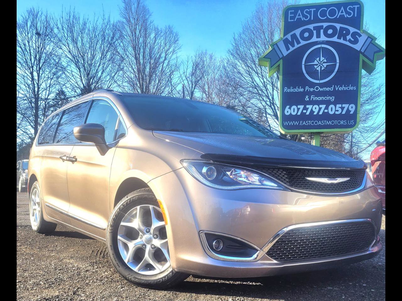 Used 2017 Chrysler Pacifica Touring-L w/ Tire & Wheel Group image 1