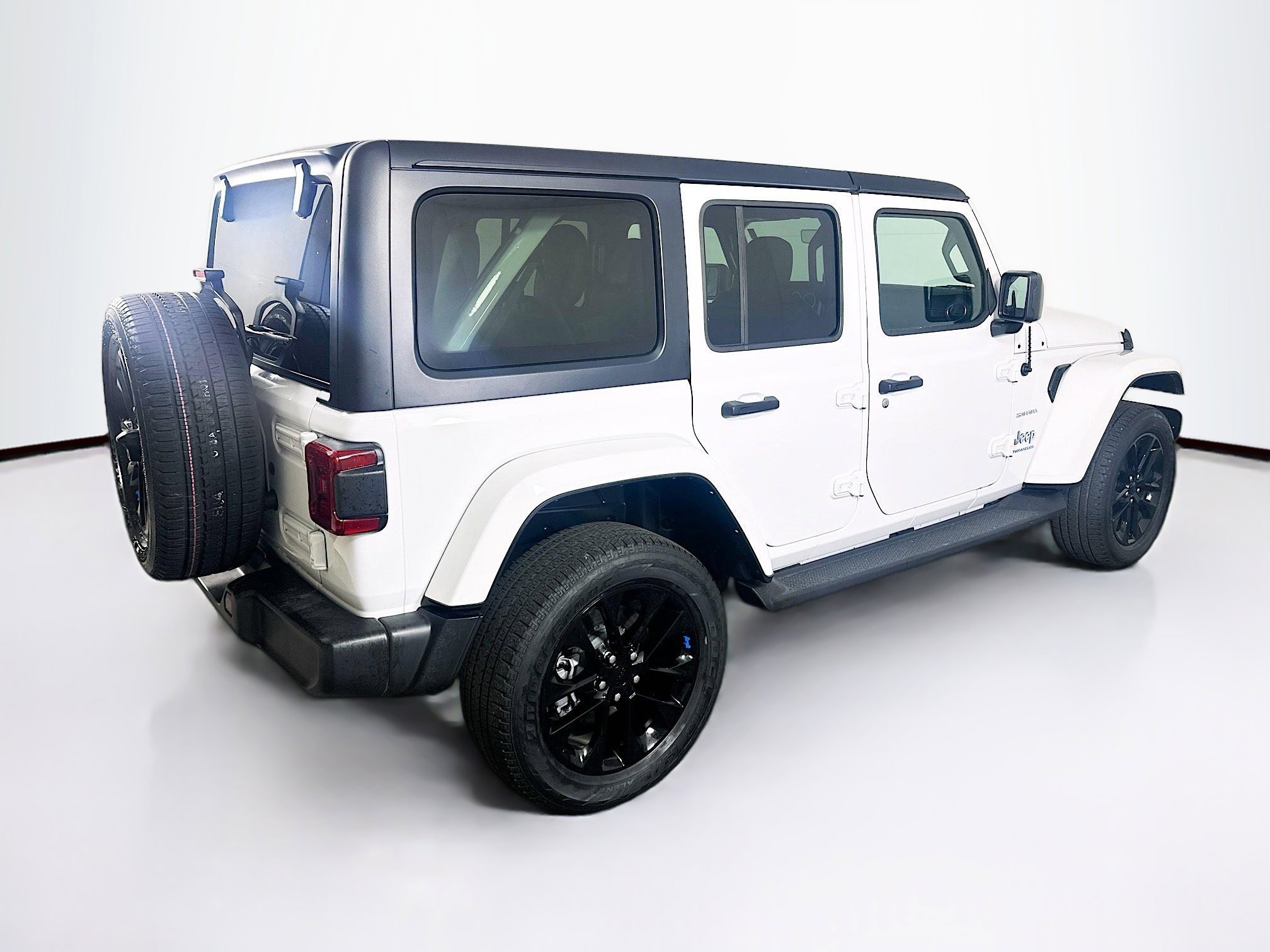 Used 2023 Jeep Wrangler Sahara image 9