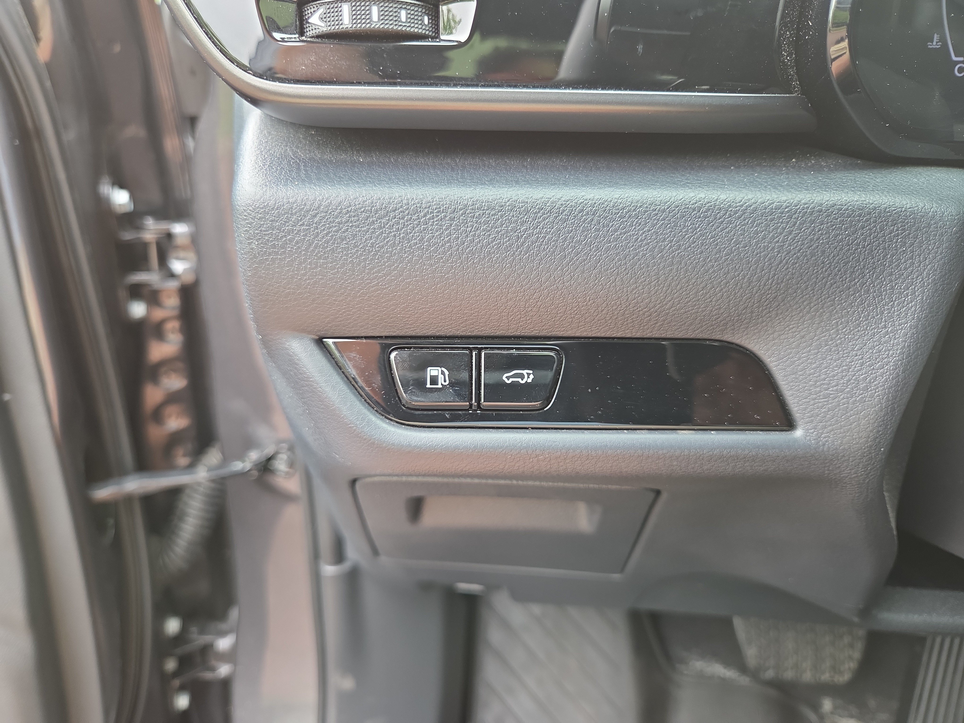 Certified 2025 Lexus NX 350h AWD w/ Accessory Package (2T) image 32