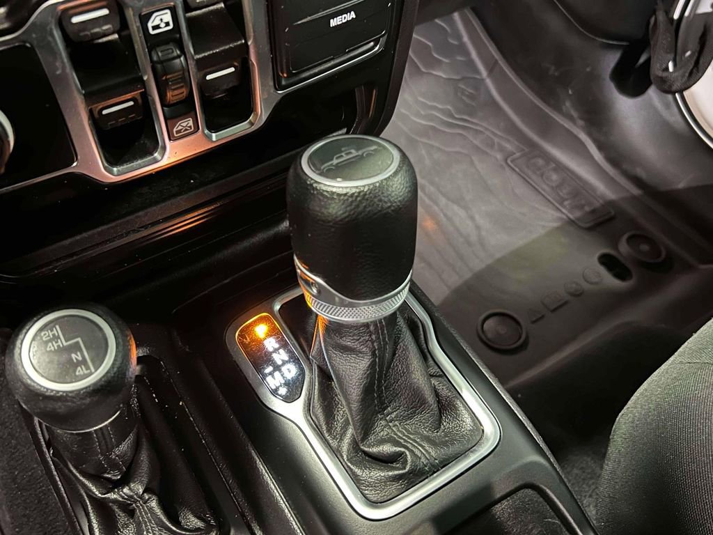 Used 2022 Jeep Gladiator Willys image 31