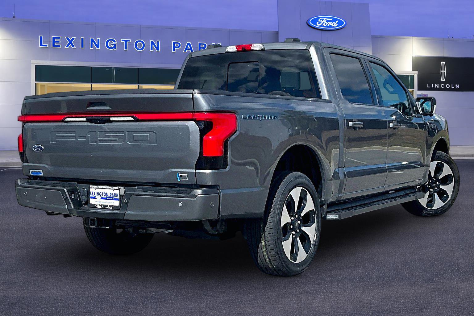 Used 2023 Ford F150 Lightning Platinum image 5