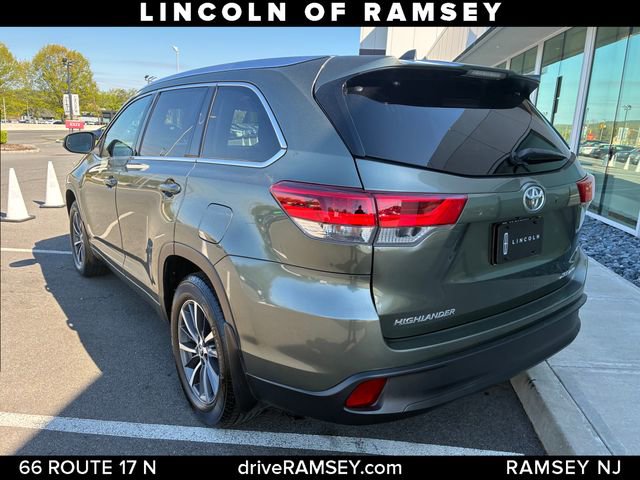 Used 2017 Toyota Highlander XLE w/ Carpet Mat Package AWD/4WD image 3