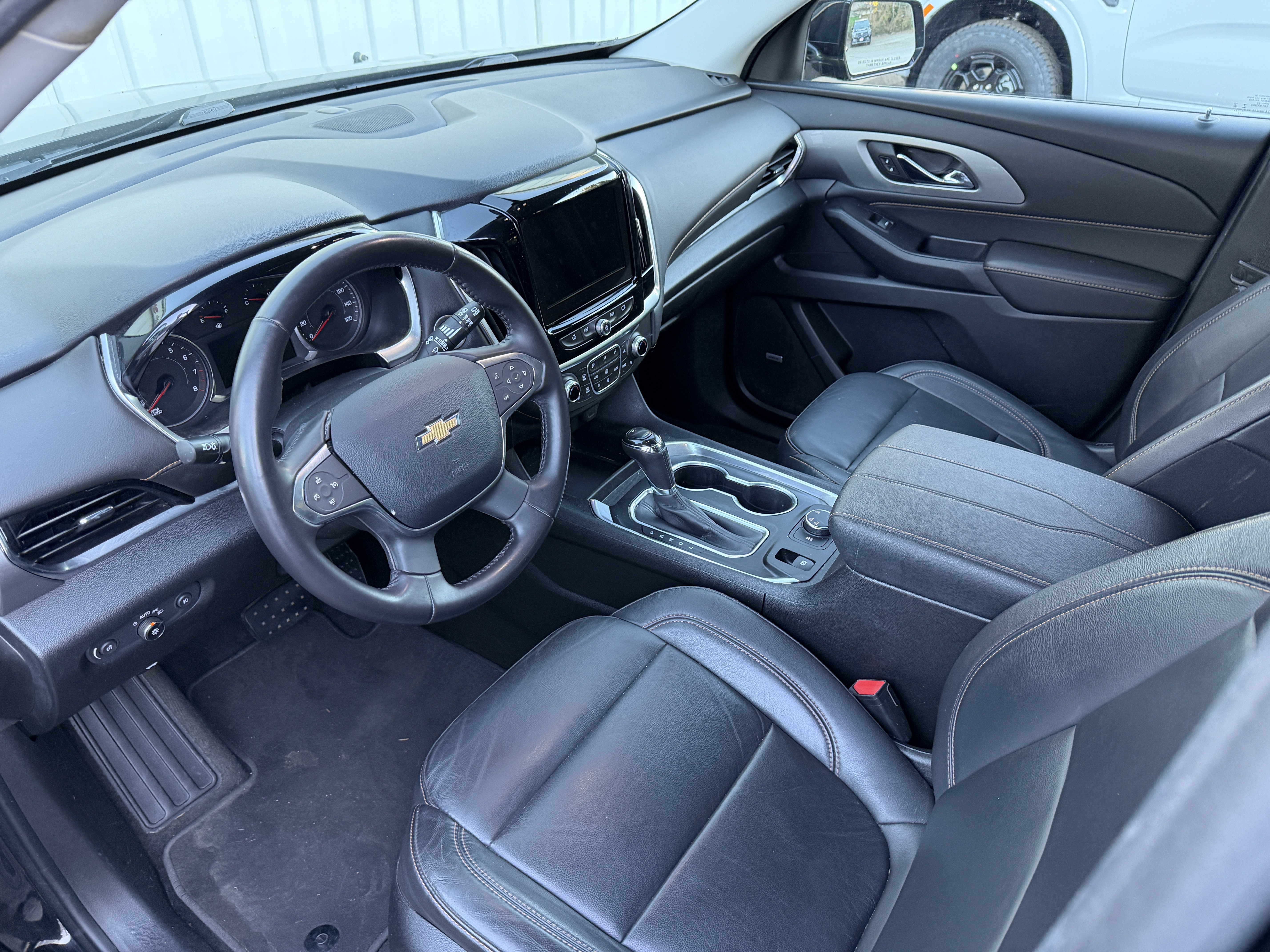 Used 2020 Chevrolet Traverse LT w/ LT Premium Package AWD/4WD image 8