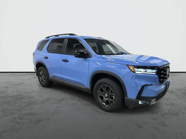 Used 2025 Honda Pilot TrailSport image 5