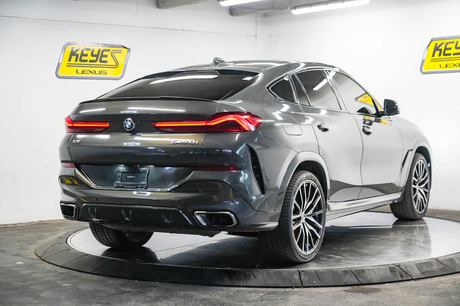 Used 2021 BMW X6 M50i w/ Executive Package AWD/4WD image 4