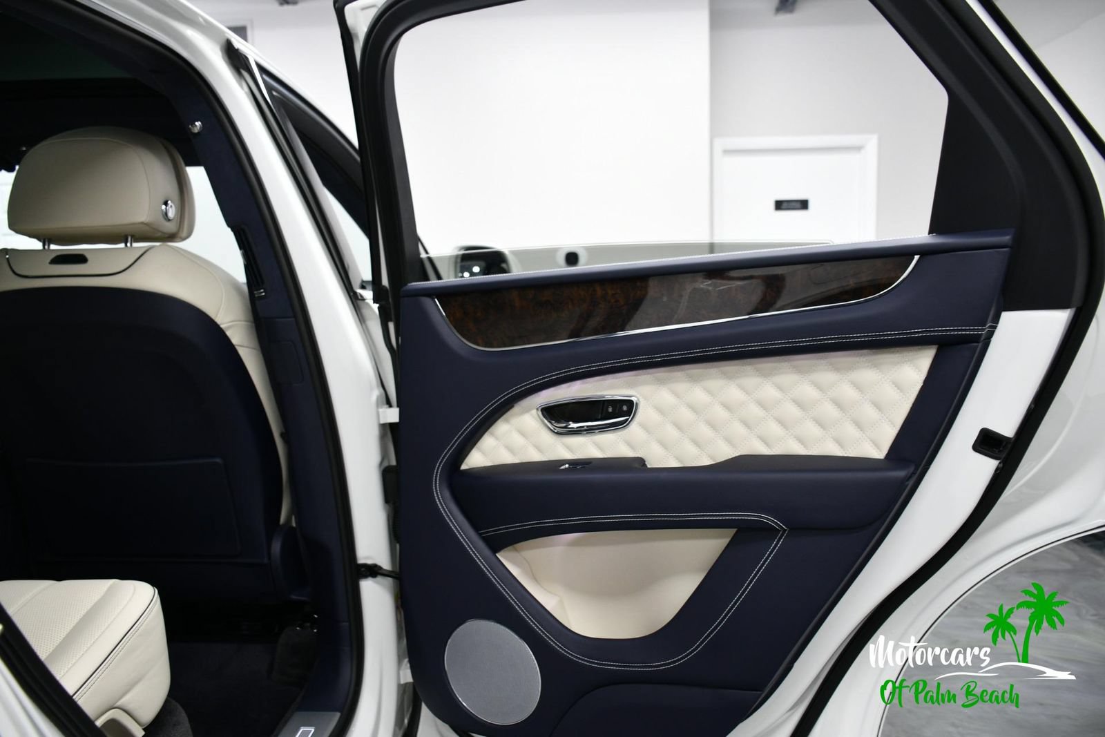Used 2023 Bentley Bentayga AWD/4WD image 63