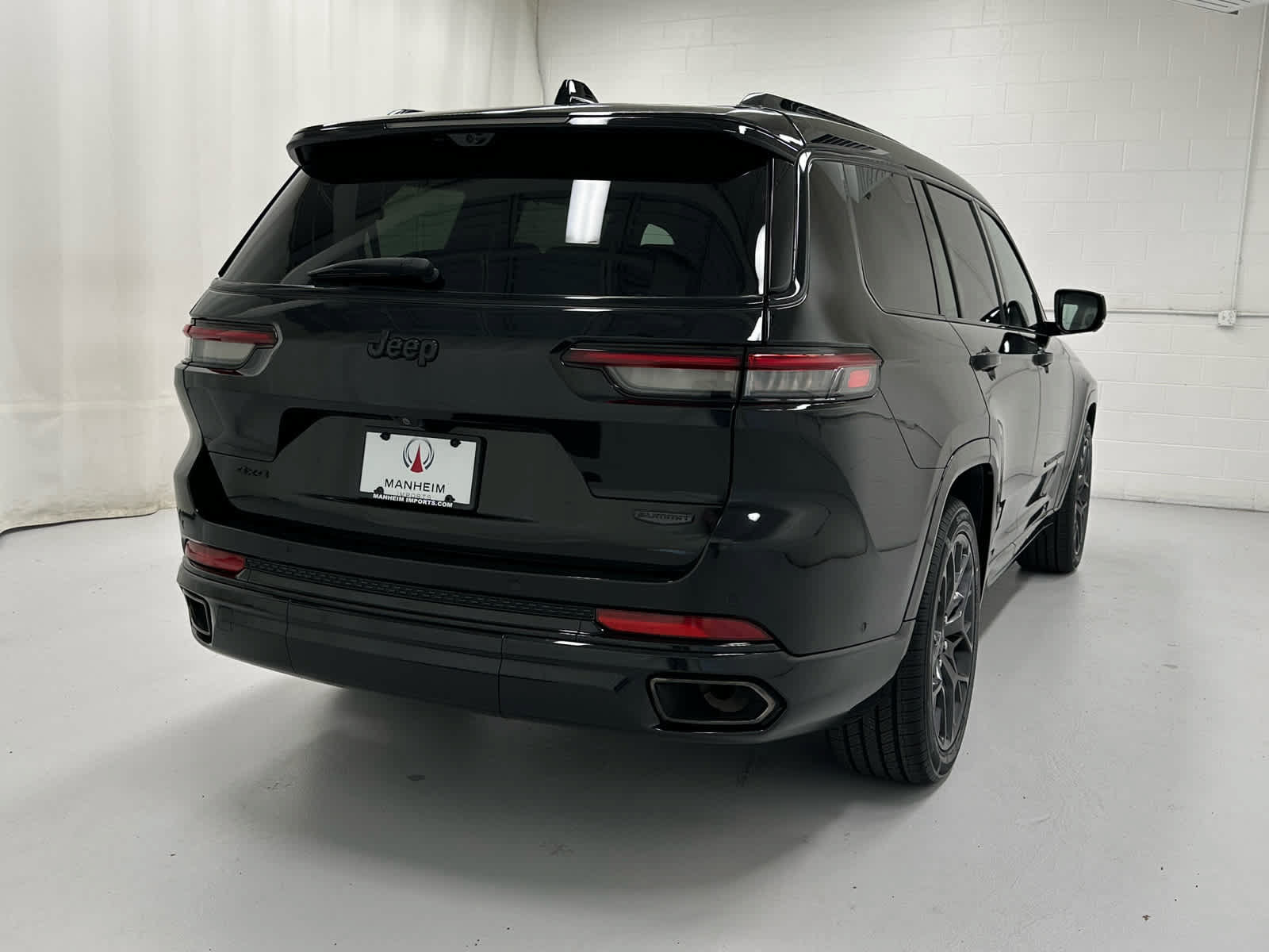 Used 2023 Jeep Grand Cherokee L Summit AWD/4WD image 6