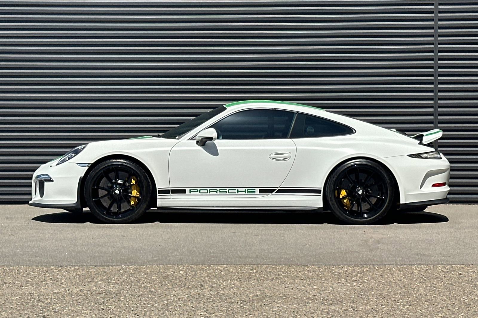 Certified 2016 Porsche 911 R image 2