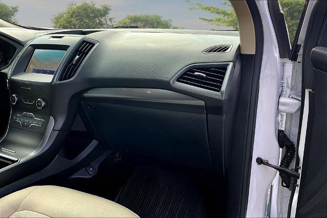 Certified 2020 Ford Edge SE image 16