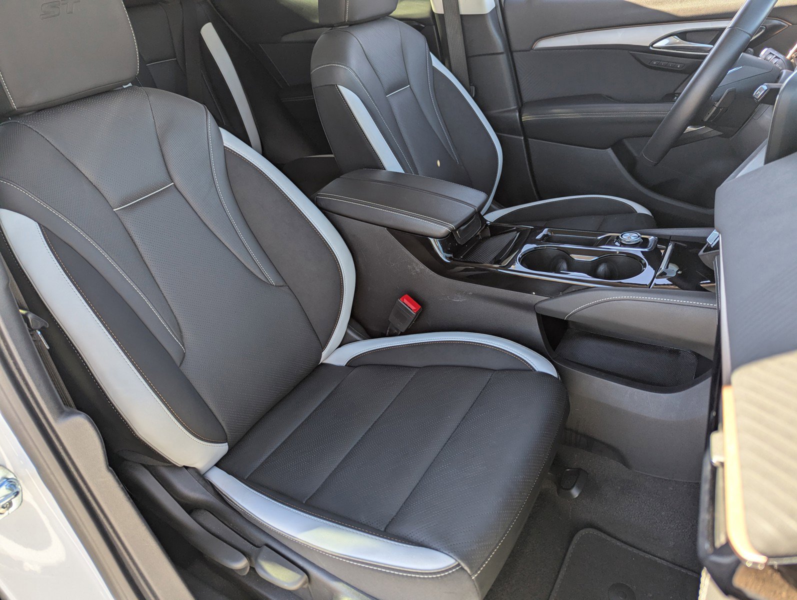 Certified 2025 Buick Envision Sport Touring image 12