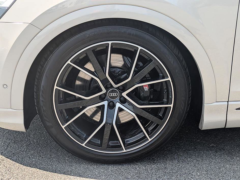 Used 2021 Audi SQ8 Premium Plus w/ SQ8 Black Optic Package image 10