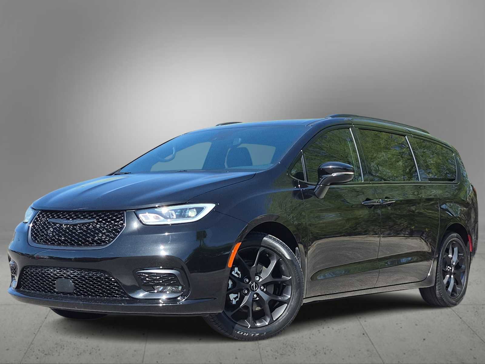Used 2021 Chrysler Pacifica Touring-L w/ S Appearance Package image 1
