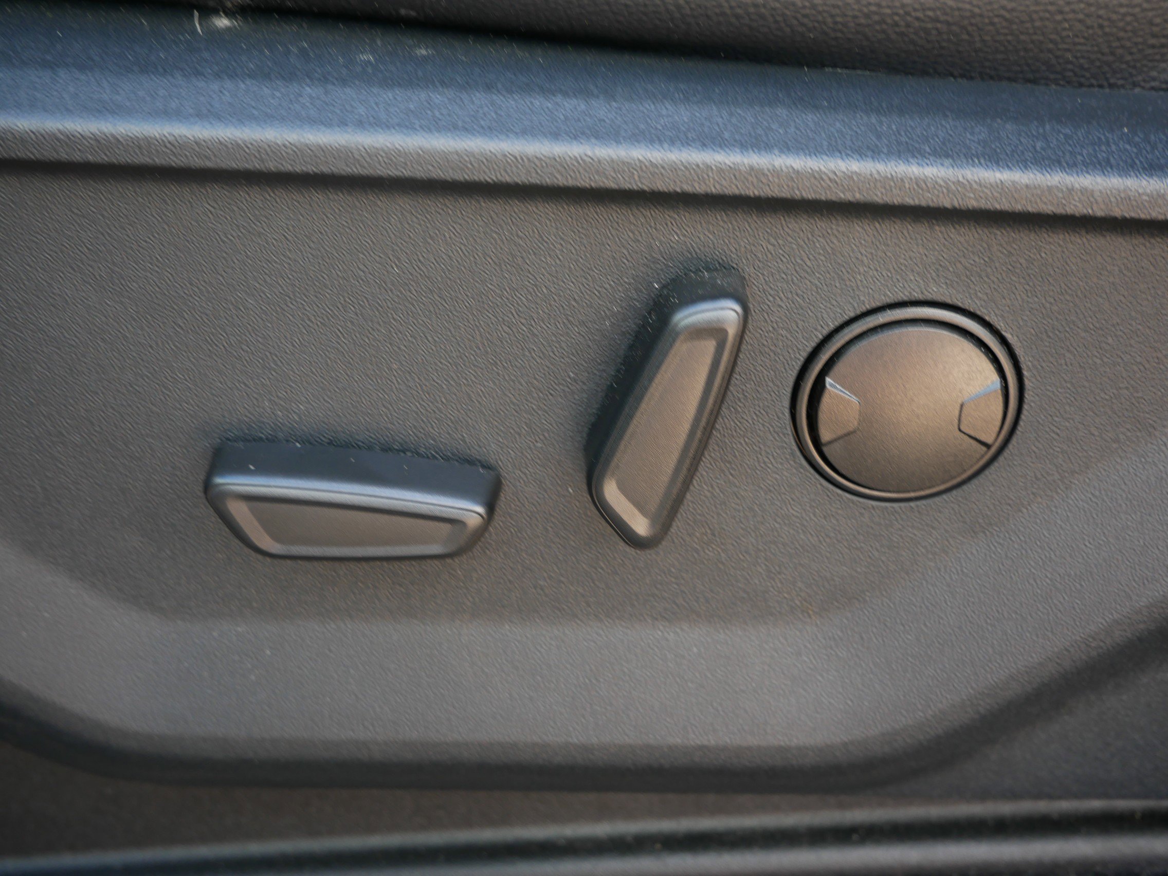 Used 2025 Ford F350 Lariat w/ FX4 Off-Road Package image 12