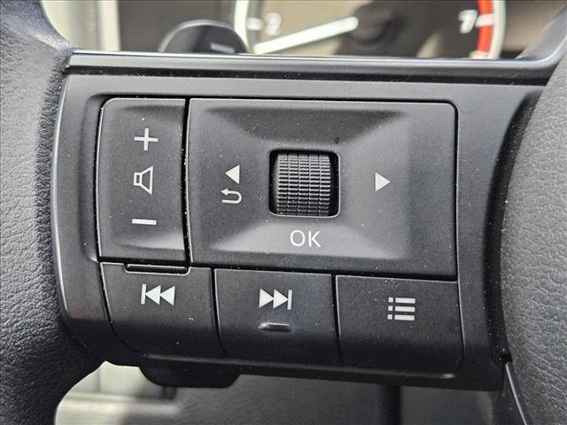 Used 2024 Nissan Rogue SV image 16