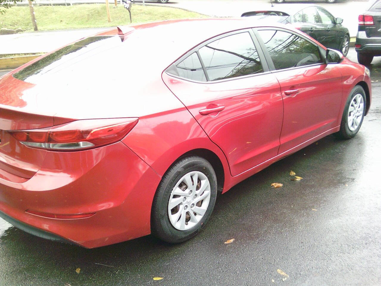 Used 2017 Hyundai Elantra SE image 4