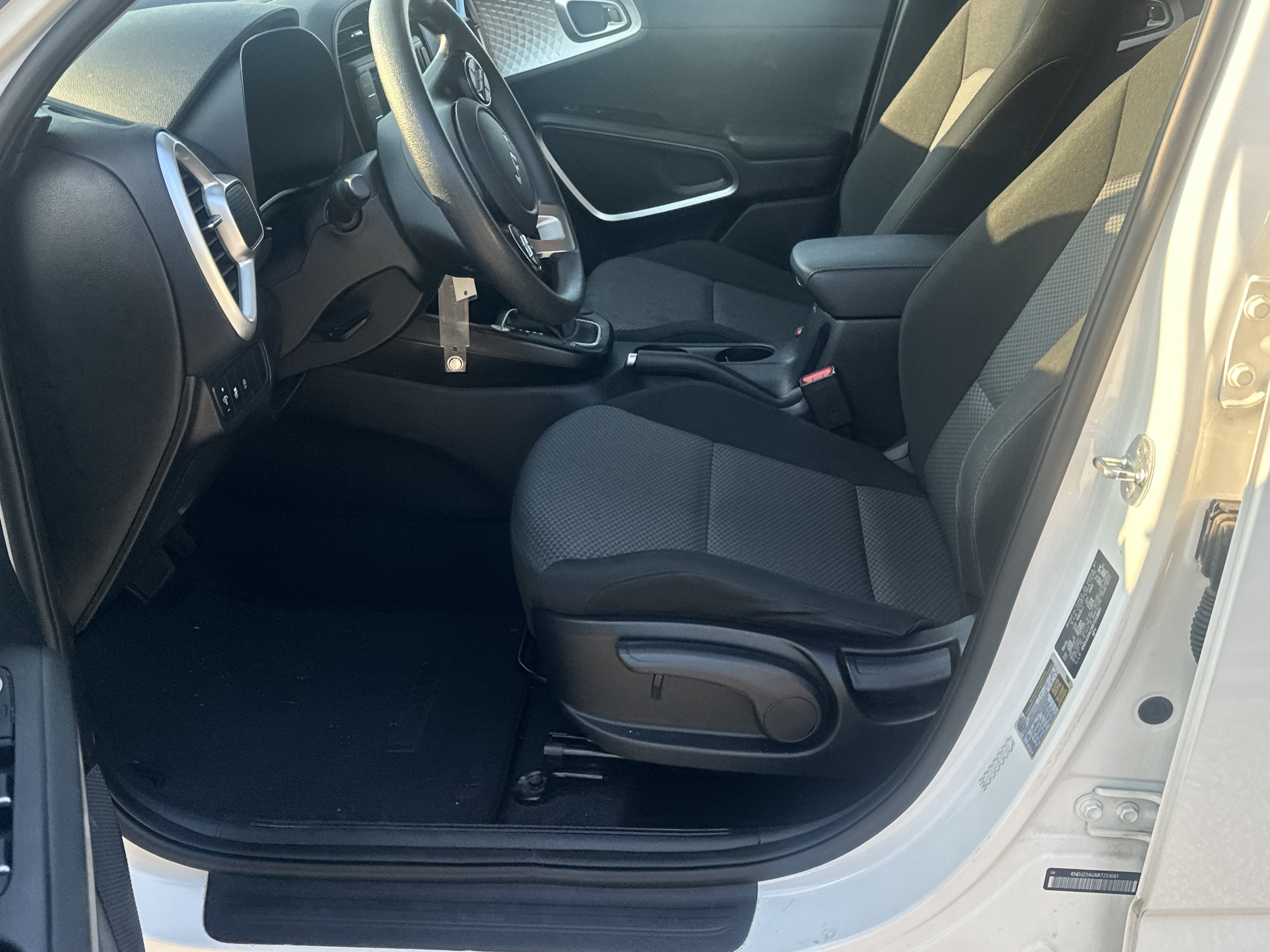 Used 2024 Kia Soul LX w/ Option Group 015 FWD image 9