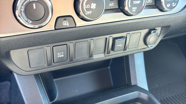 Used 2023 Toyota Tacoma SR image 18