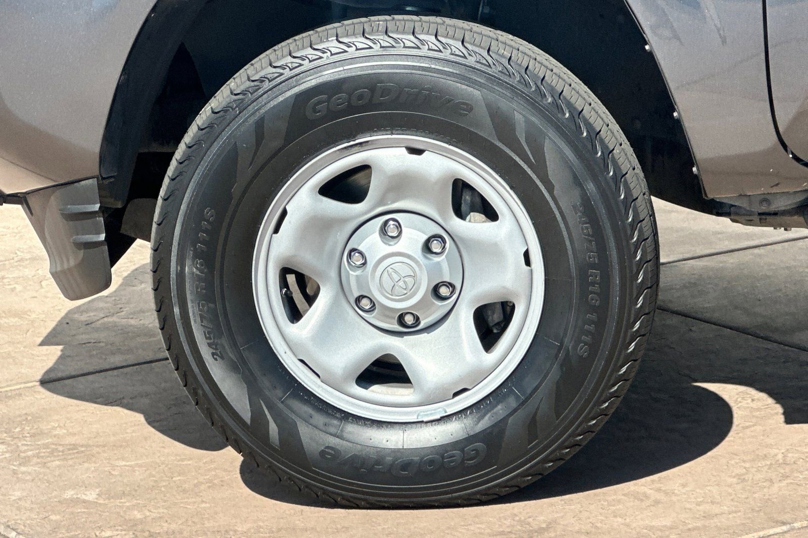 Used 2022 Toyota Tacoma SR AWD/4WD image 28