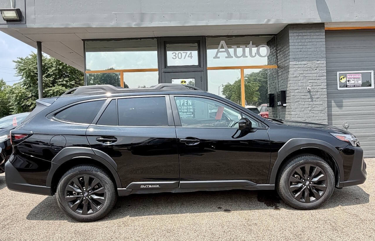Used 2025 Subaru Outback Onyx Edition AWD/4WD image 2