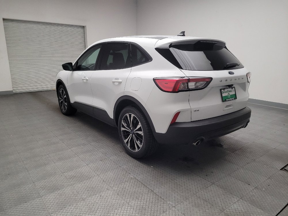 Used 2022 Ford Escape SE w/ SE Sport Appearance Package image 5