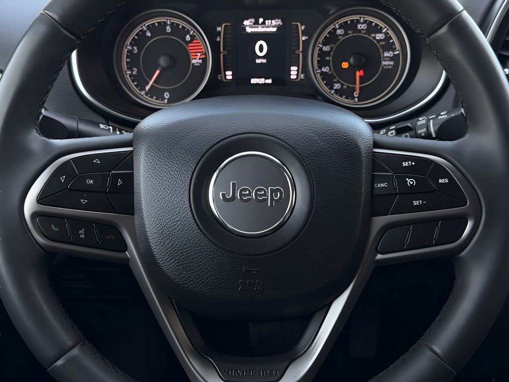 Used 2020 Jeep Cherokee Latitude Plus image 32