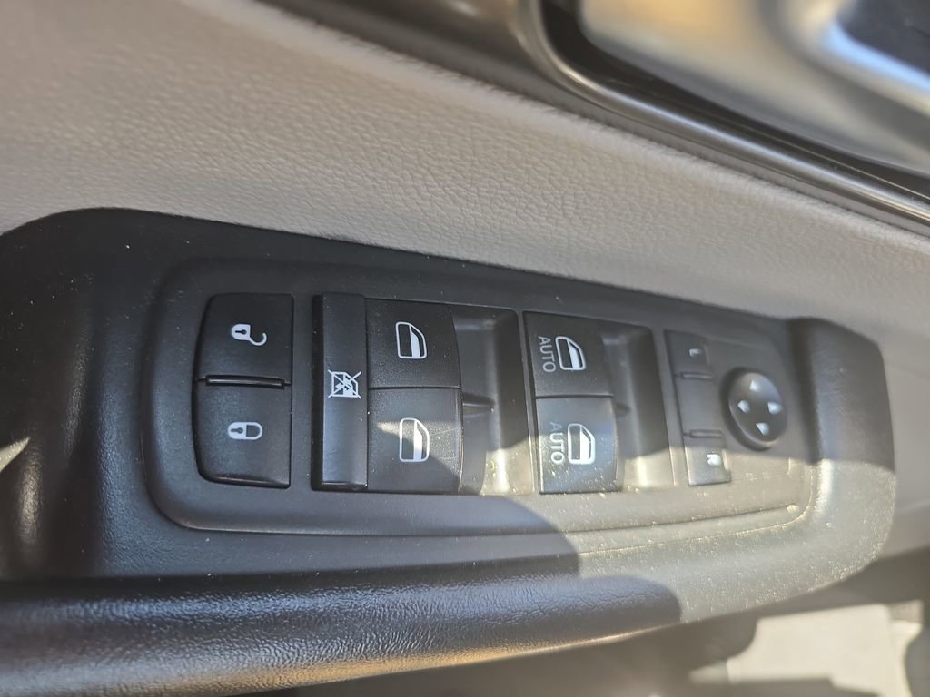 Used 2021 Chrysler Pacifica Touring-L w/ Premium & Safety Sphere Group image 24