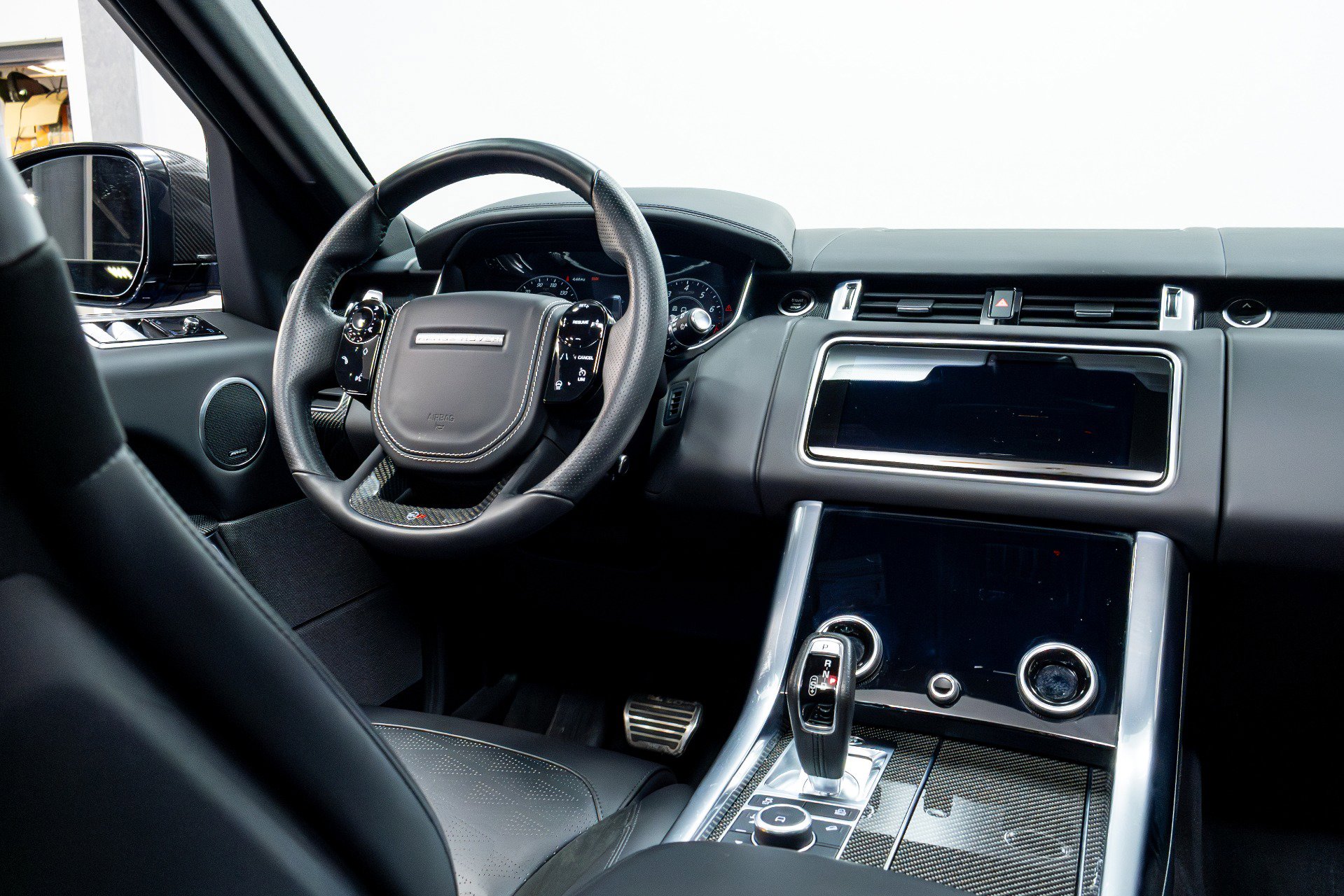 Used 2022 Land Rover Range Rover Sport SVR image 34