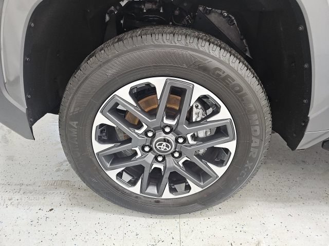 Used 2026 Toyota Tundra Limited AWD/4WD image 9