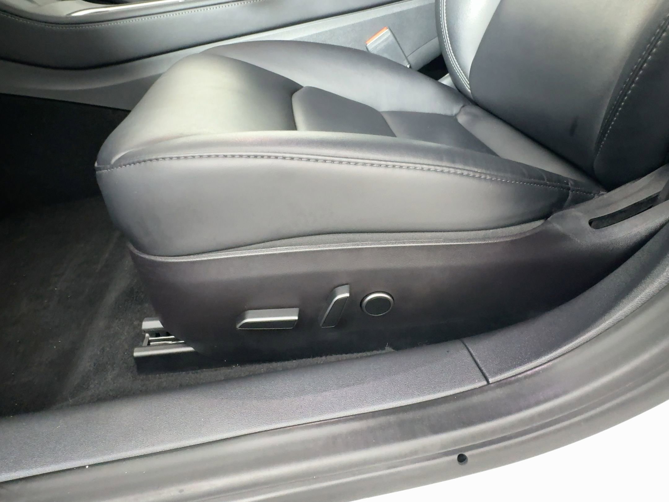 Used 2022 Tesla Model 3 Standard Range image 12