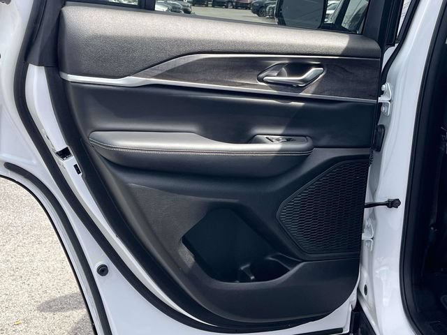 Used 2023 Jeep Grand Cherokee Limited AWD/4WD image 17
