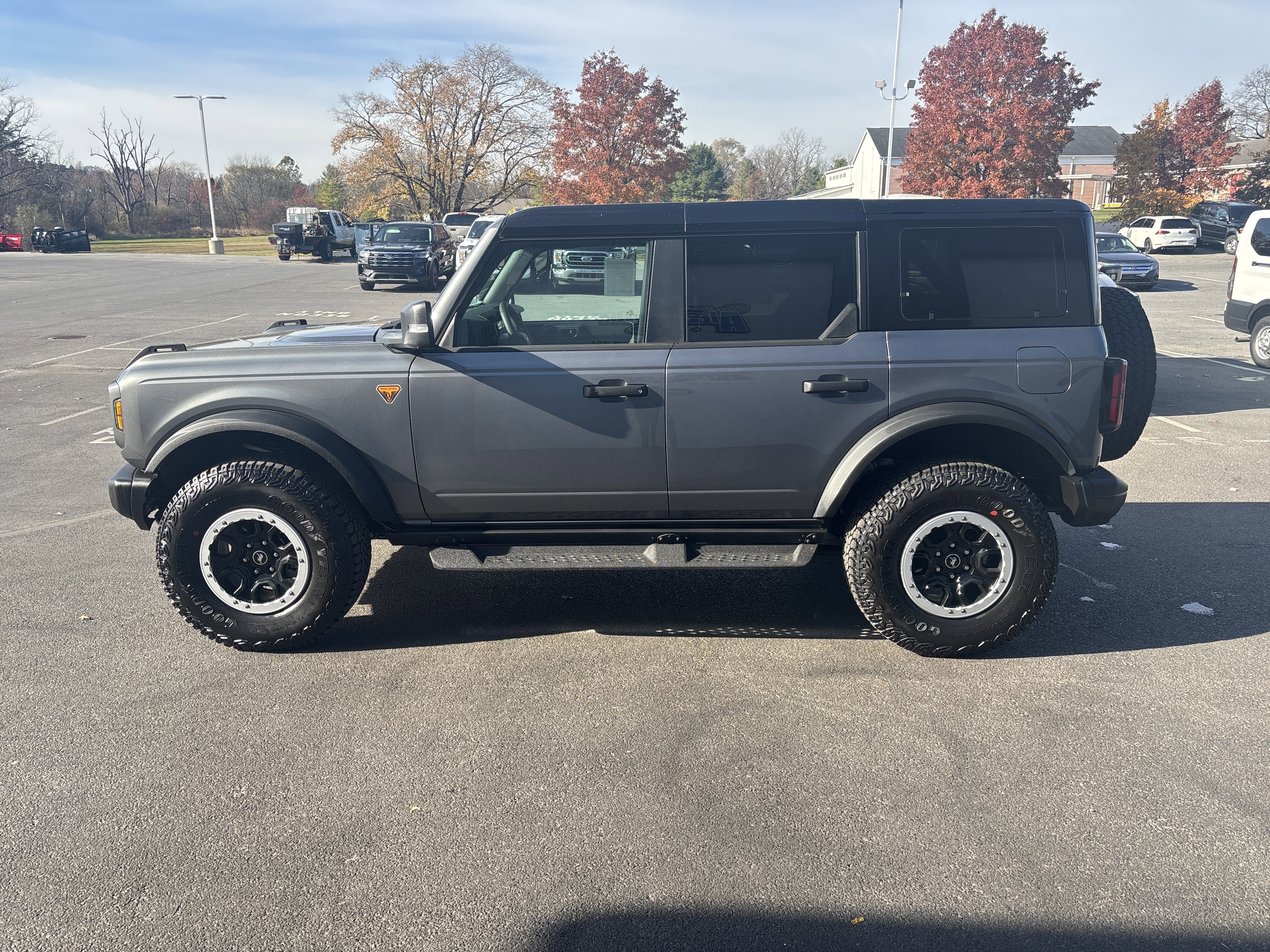 New 2025 Ford Bronco Badlands image 7